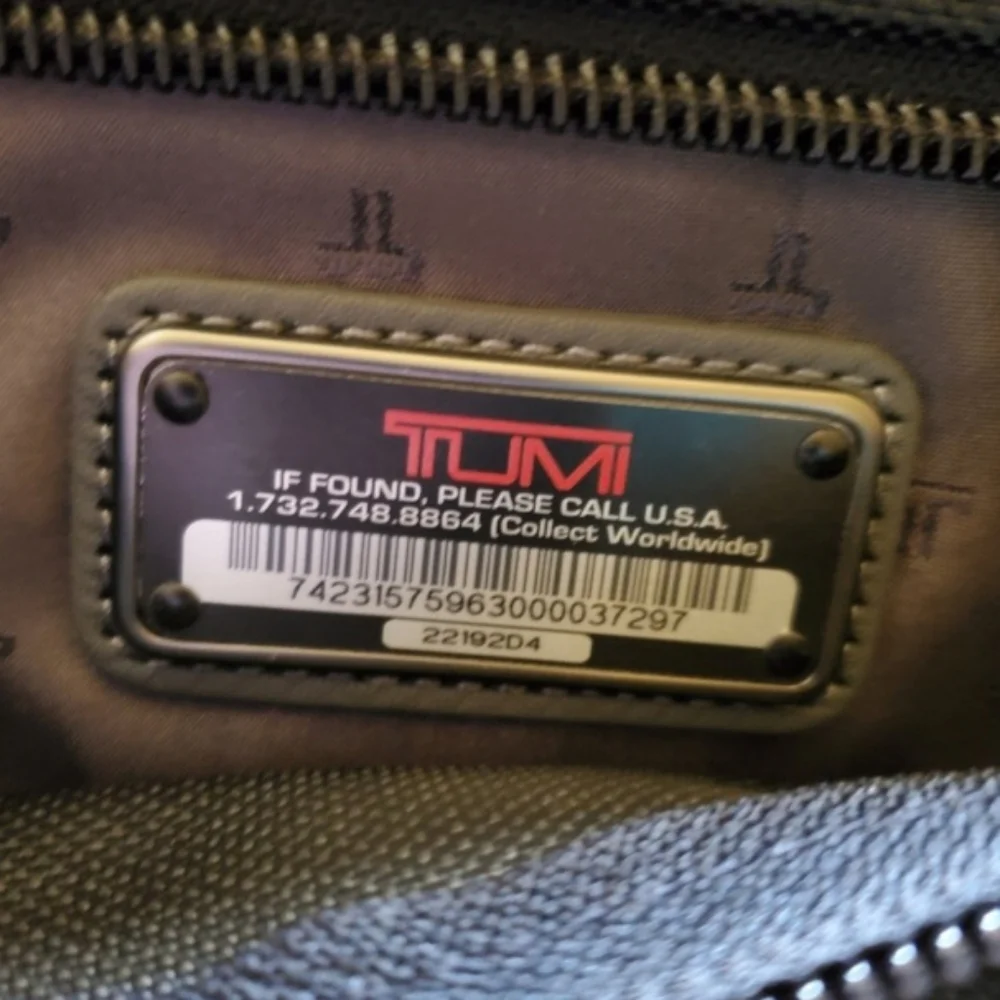 TUMI TRAVEL HANGING TOILETRY KIT